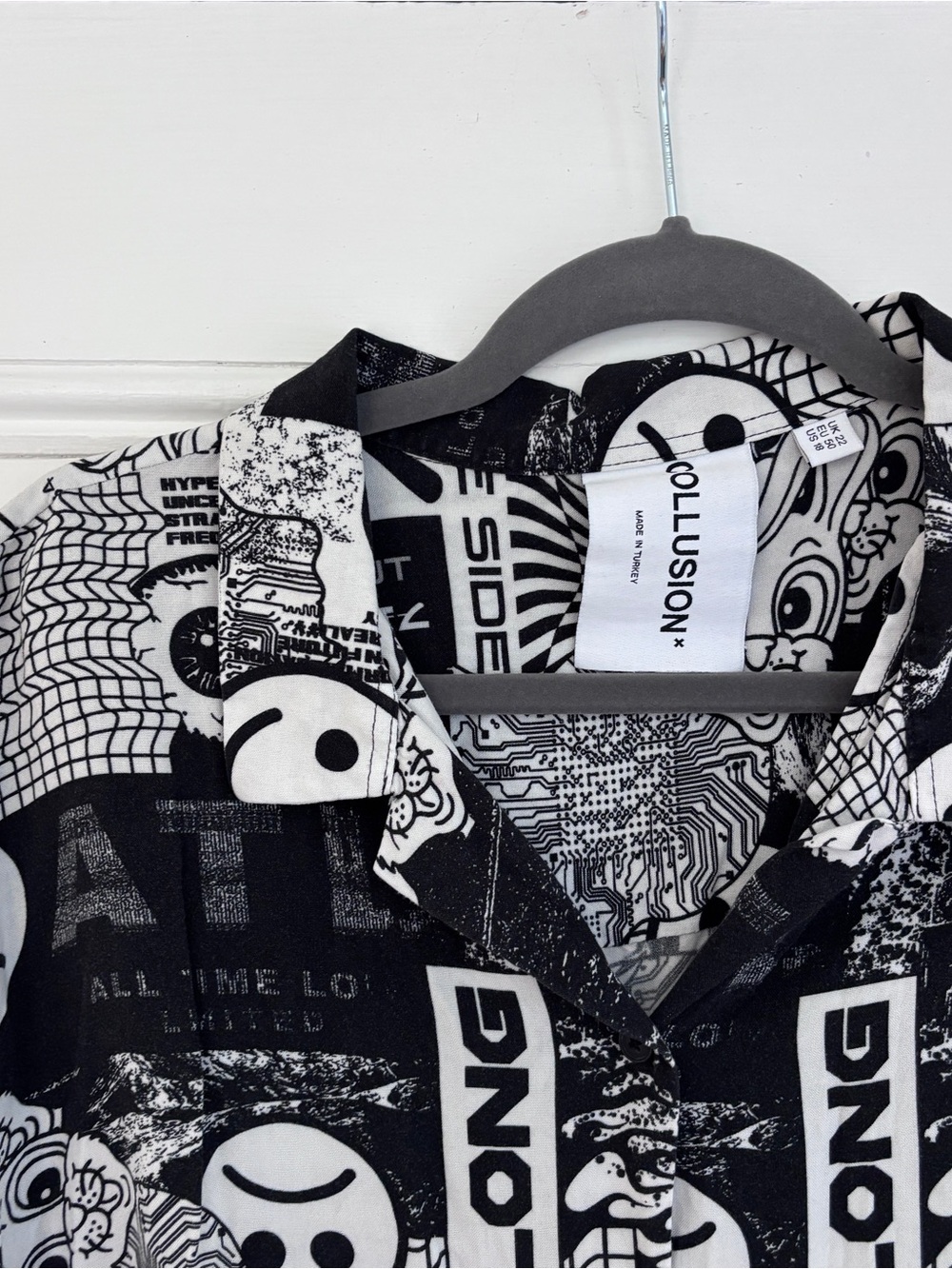 COLLUSION Black & White Graphic Button-Up Shirt US 18